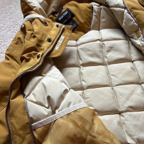Burton Women's Saxton Parka (Like New) - Picture 14 of 16